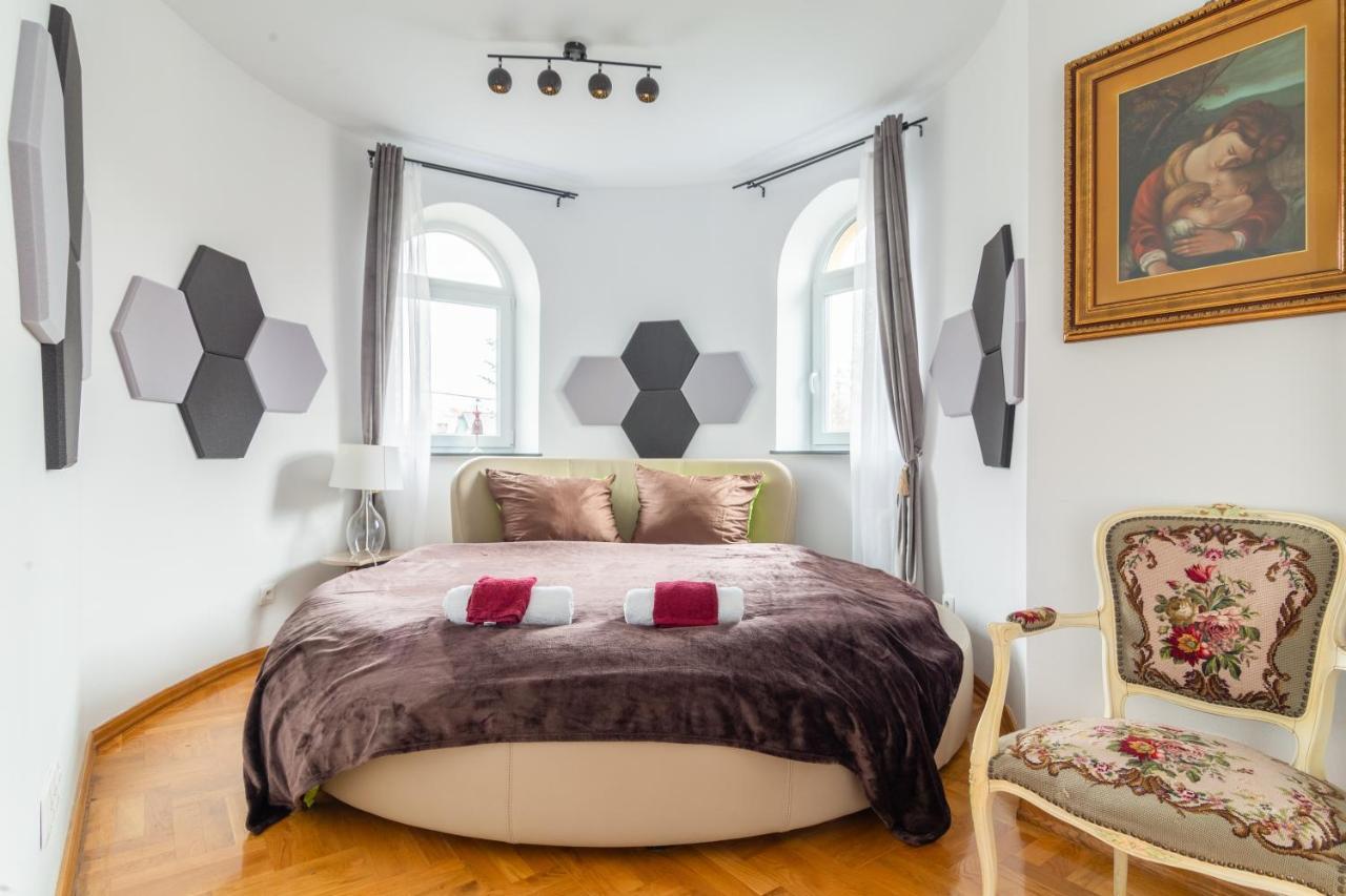 The Castle Suites & Apartment - Free Parking - (Adults Only) Kraków Exteriör bild