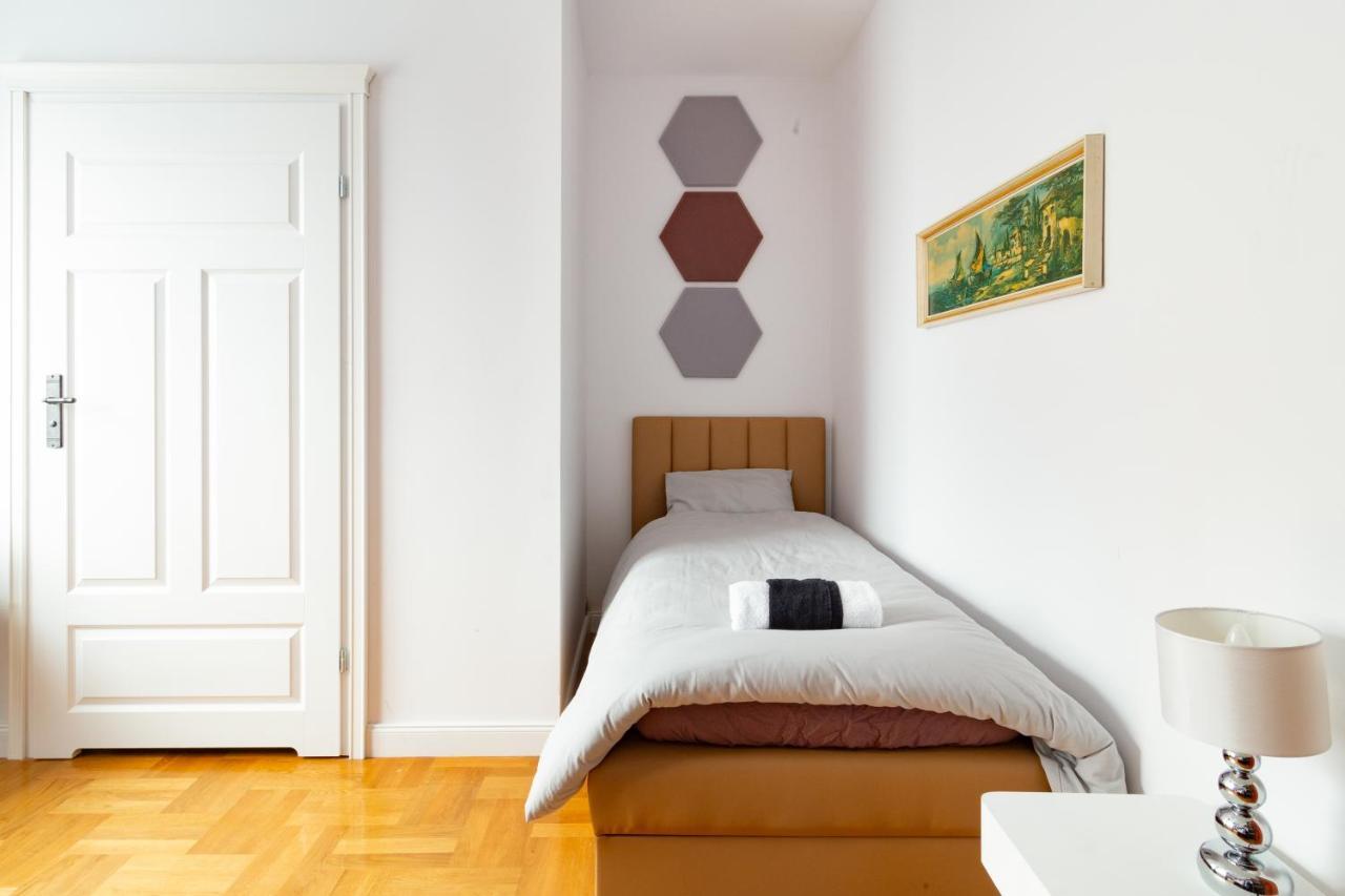 The Castle Suites & Apartment - Free Parking - (Adults Only) Kraków Exteriör bild