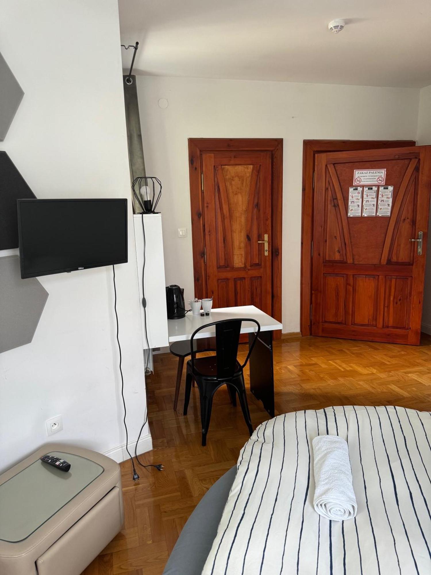 The Castle Suites & Apartment - Free Parking - (Adults Only) Kraków Exteriör bild